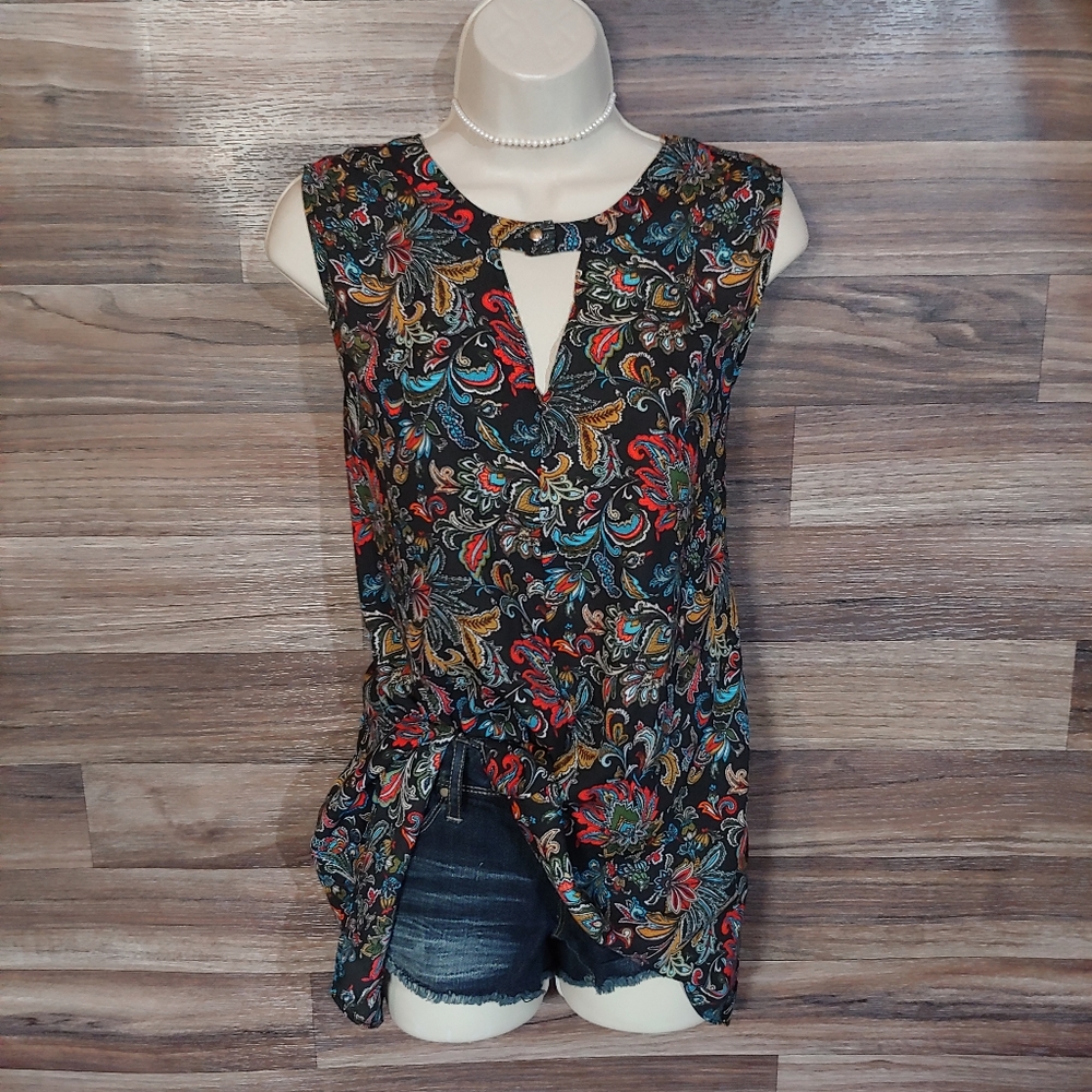 🎉🛍Sami & Jo Large floral paisley print sleeveless bouse.